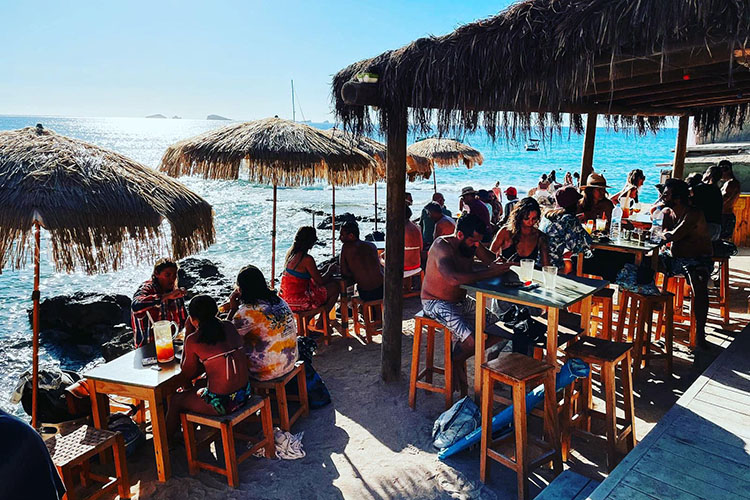 A beach bars chiringuito escondida