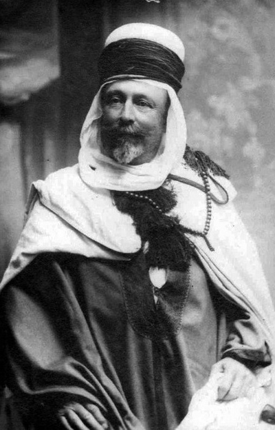 a Wallis Llobet Ignasi