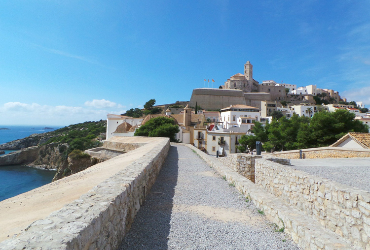 a coronavirus ibiza travels