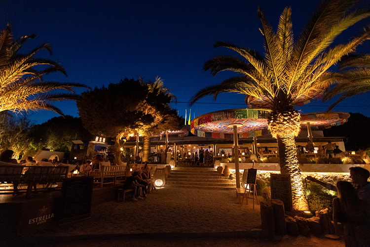 dinner es canar aiyanna