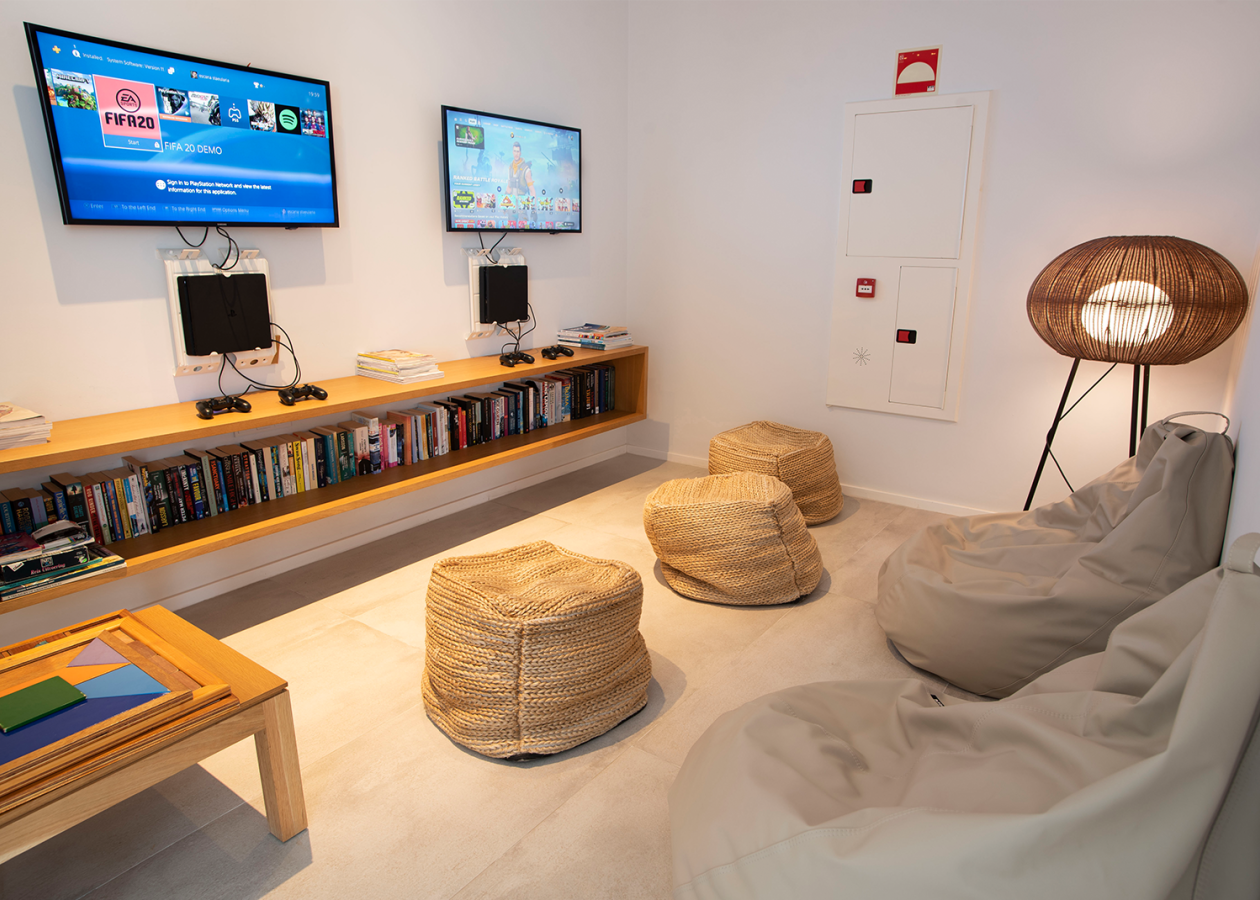 Ánfora with children 