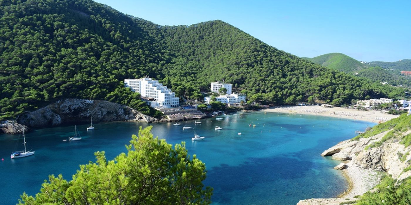 Cala Llonga, a beach for everyone