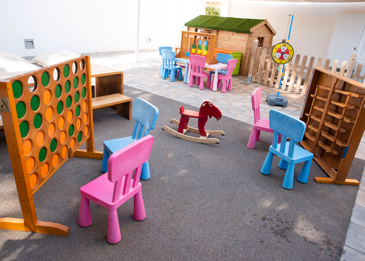 Ánfora with children 